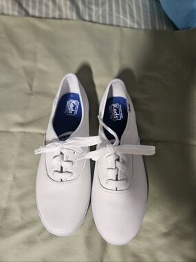 Keds White Low-Top Leather Sneakers with Blue Insole Girls Size 6 Wide